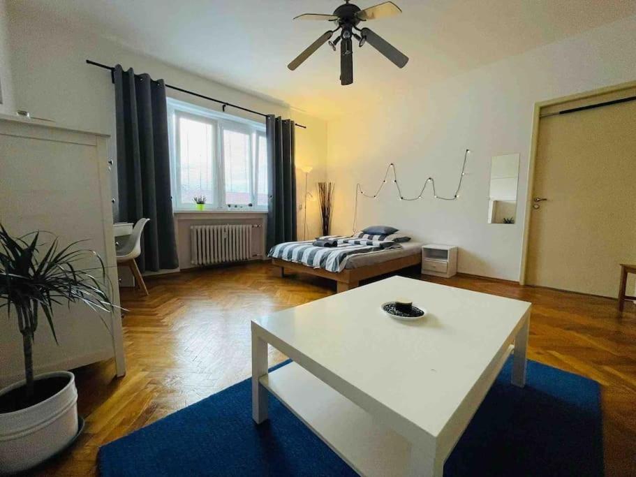 Lovely 2Bdr In Center, Wifi & Self-Check In Bratislava Dış mekan fotoğraf